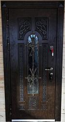 Металлическая дверь в коттедж - Изображение